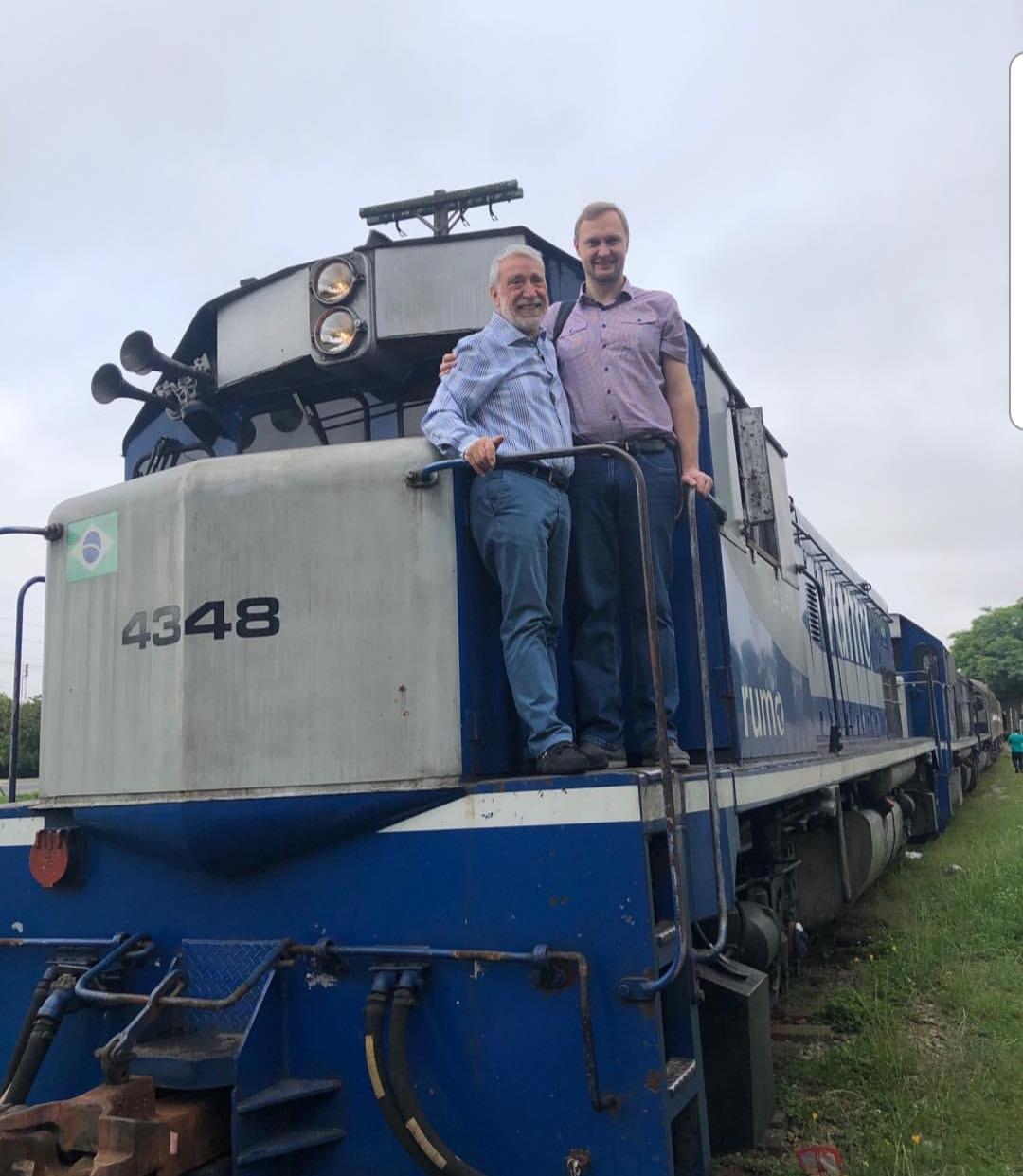 Diretor da Russian Railways visita trem no Brasil